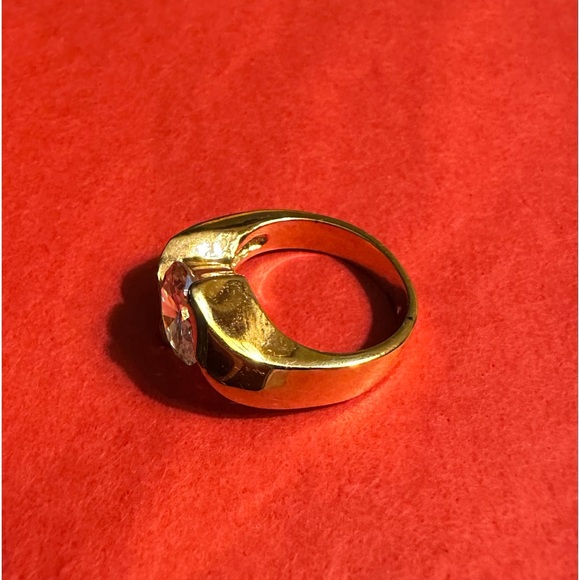 Goldtone 2 ct Cubic Zirconia ring - size 6 - Picture 5 of 7